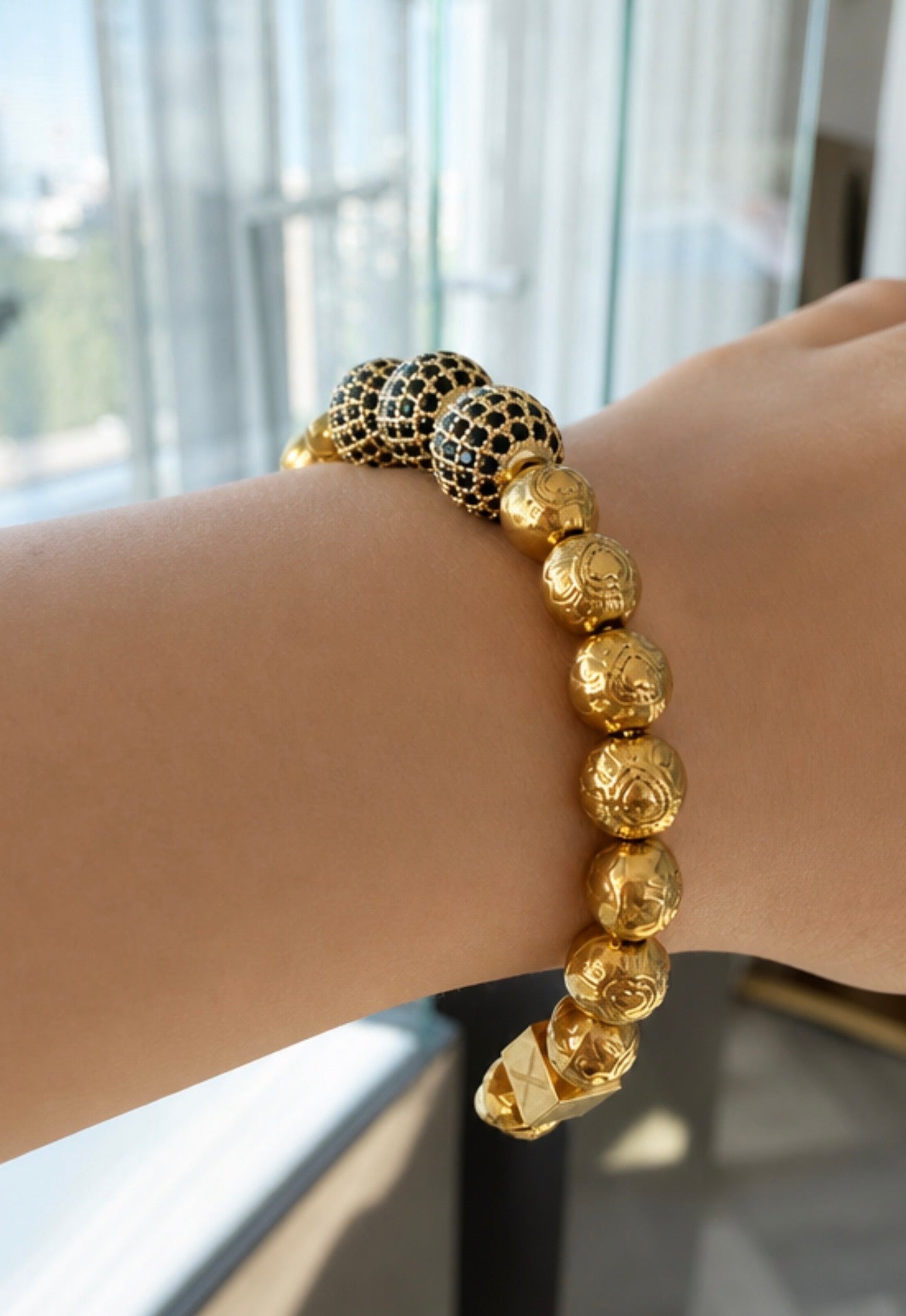 Noir Éclat Bangle